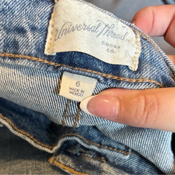 Universal Thread Straight Mid Rise Jeans - Picture 2 of 3